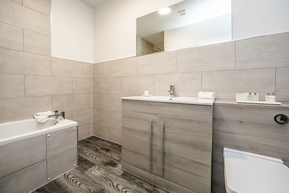 Suite, Ensuite (Navy ) - Photo 4