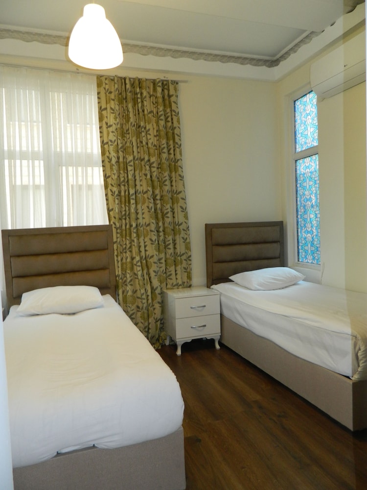 2 Bedroom Saloon with balcony photo 3