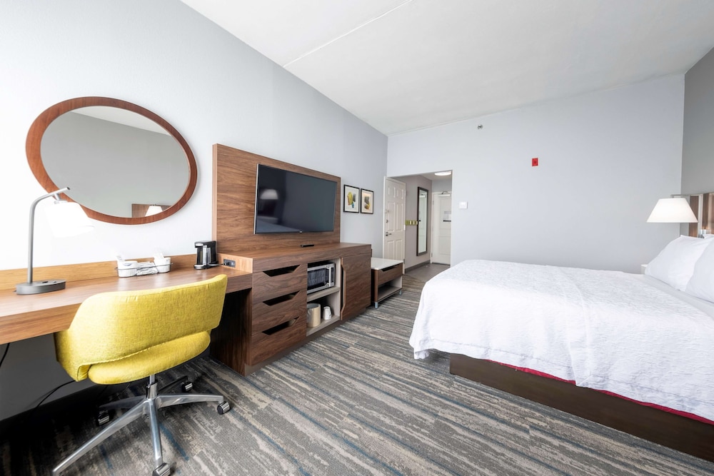 Room, 1 Queen Bed, Accessible - Photo 4