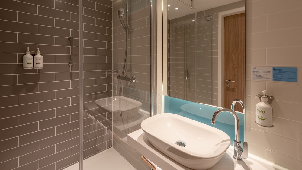 Suite, 1 Queen Bed, Balcony - Photo 13