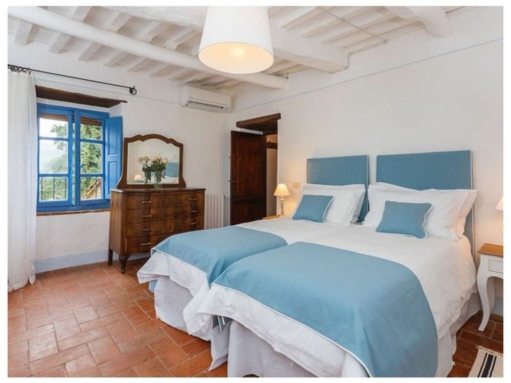 Villa photo 1
