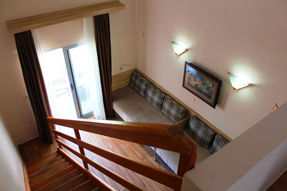 Apartment photo 2