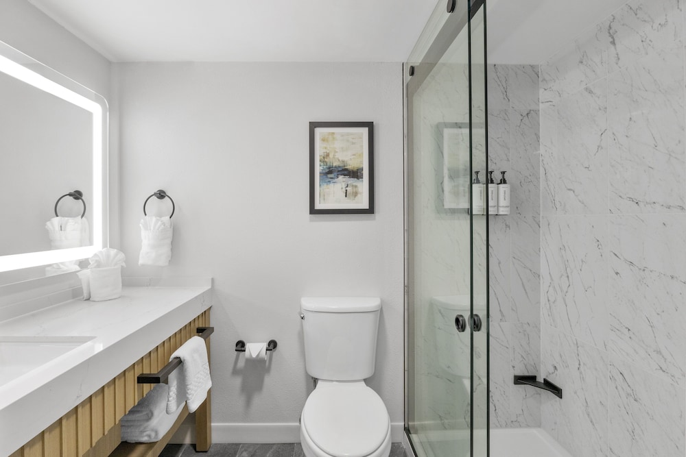 Suite, 1 King Bed (Communication, Transfer Shower) - Photo 5