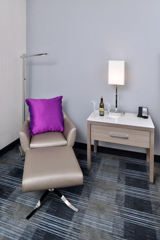 Standard Room, 1 King Bed, Accessible (Communications)
