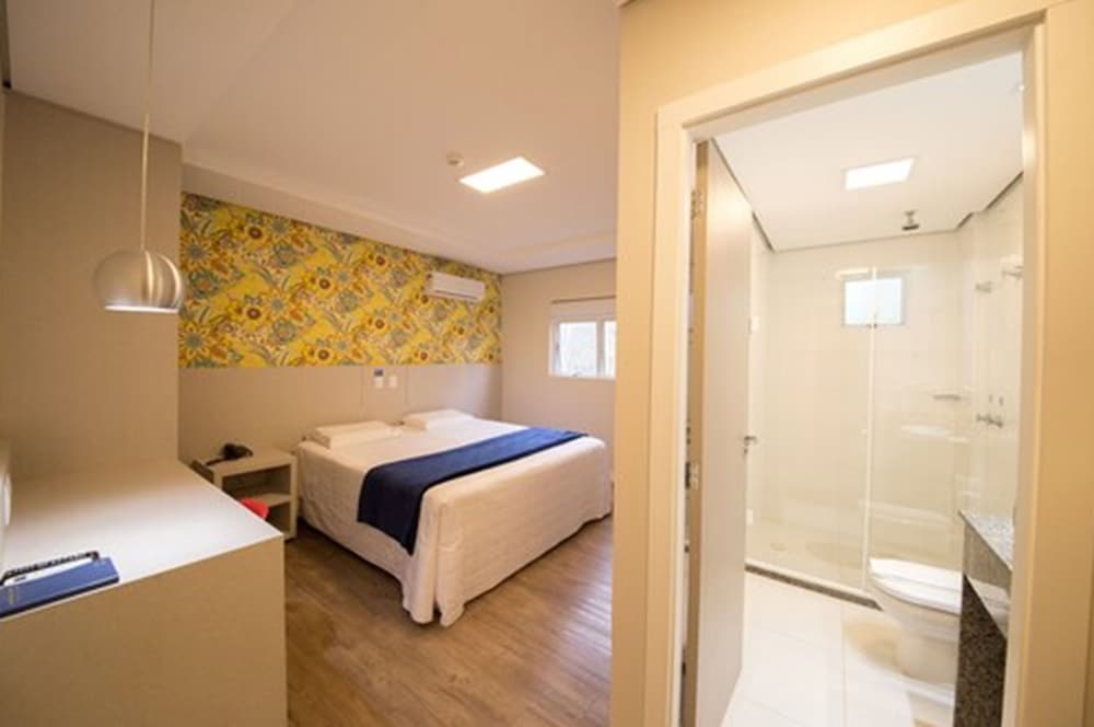 Deluxe Double Room, 1 King Bed photo 2