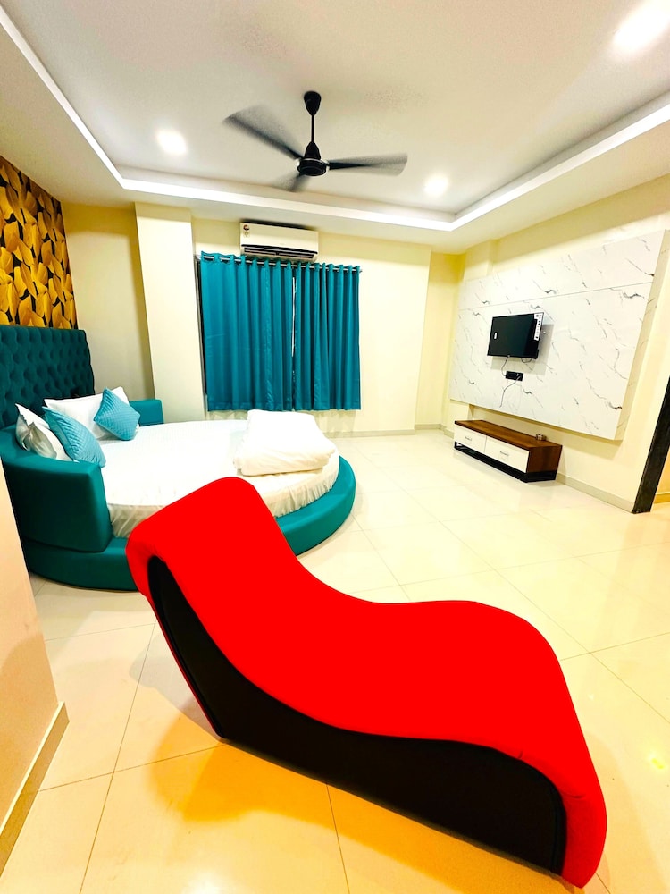 Super Deluxe Room With City View - Photo 5