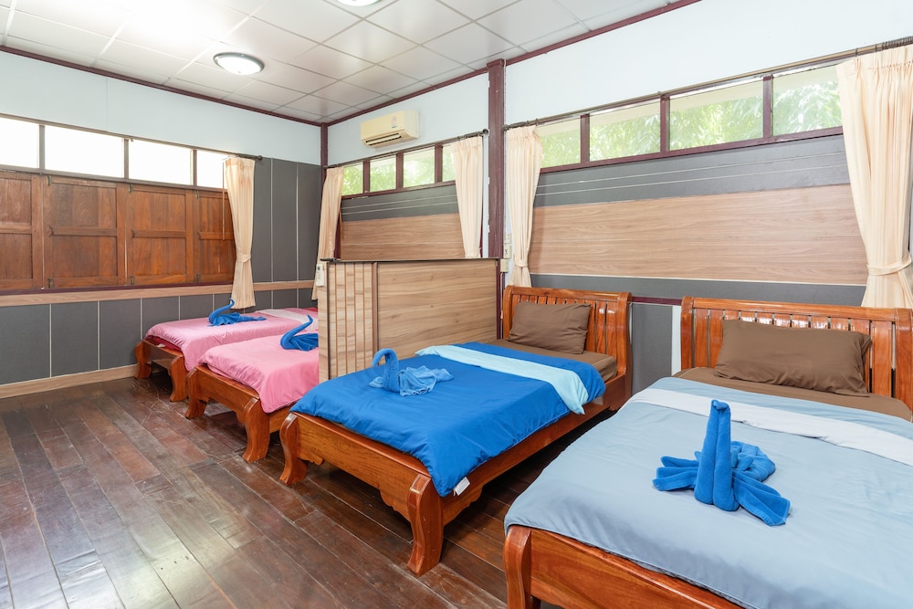Deluxe Shared Dormitory photo 3