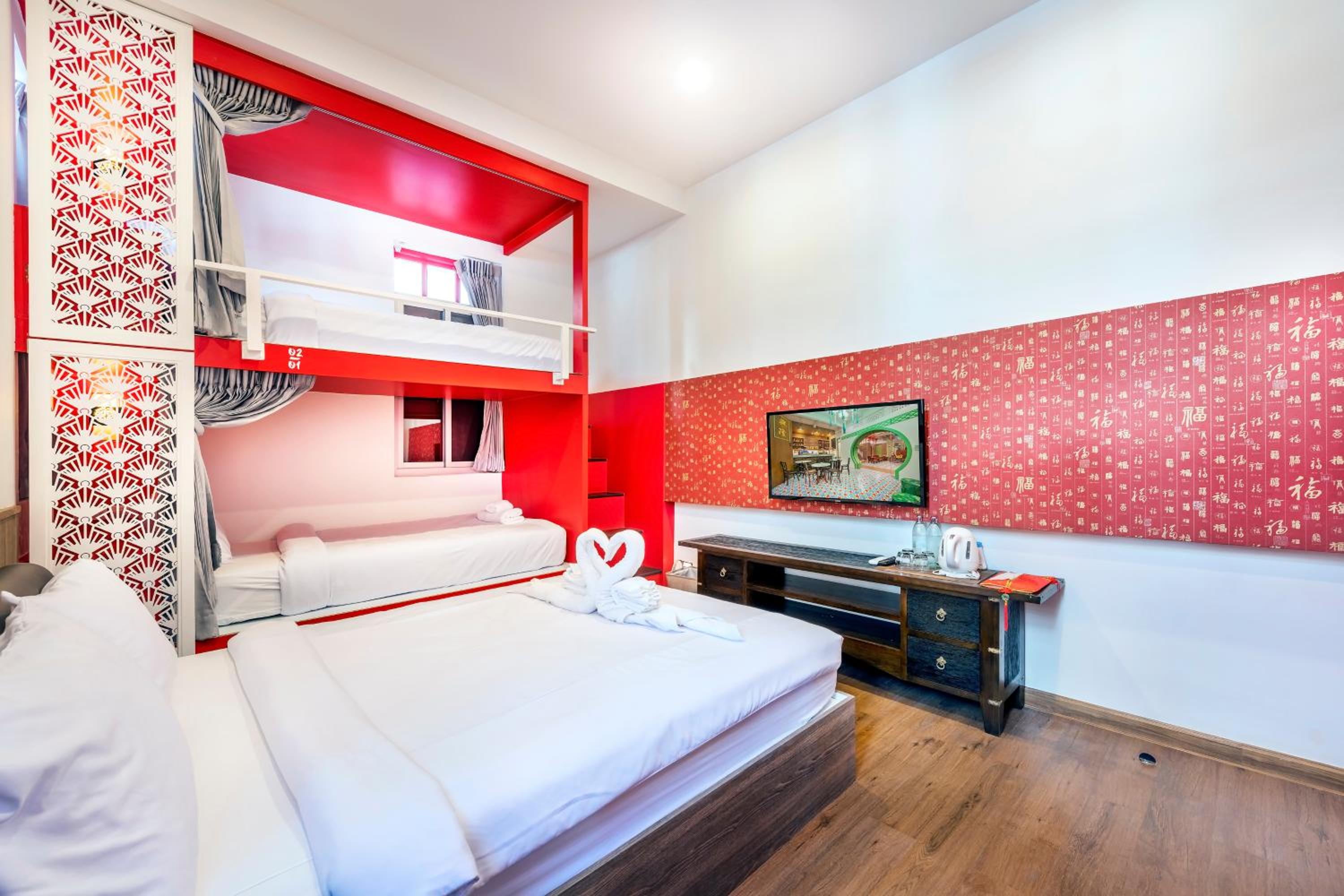 Family Room with Private Bathroom photo 3