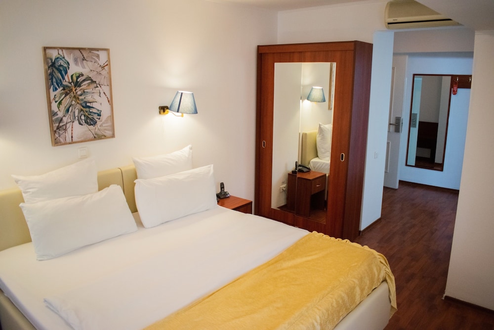Executive Suite - Photo 4