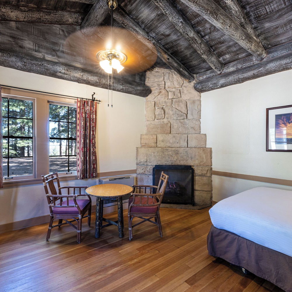 Western Cabin photo 2