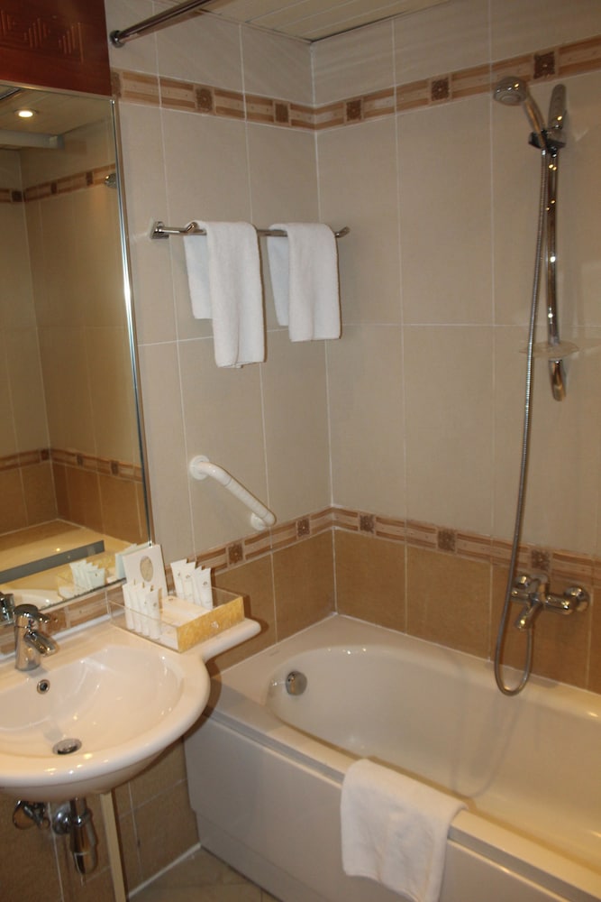 Deluxe Room with City View photo 2