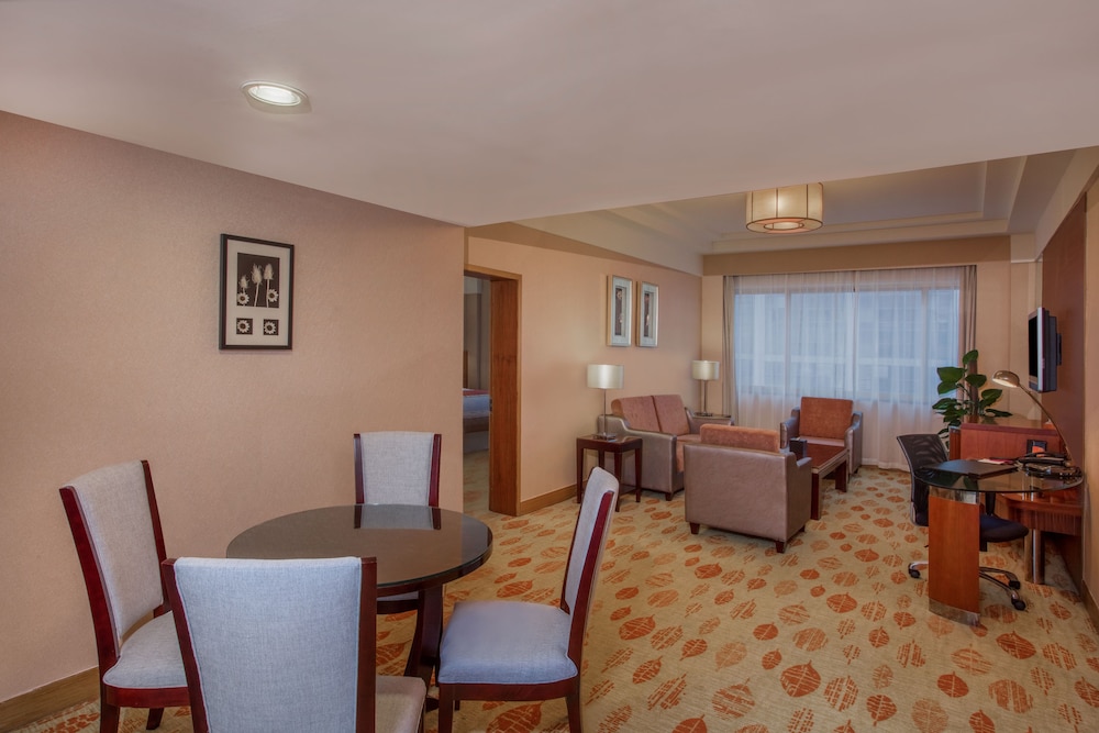 Suite - Photo 2