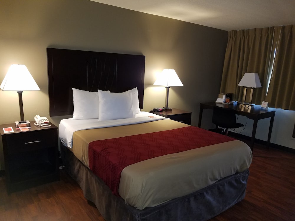 Standard Room, 1 Queen Bed, Non Smoking - Photo 5