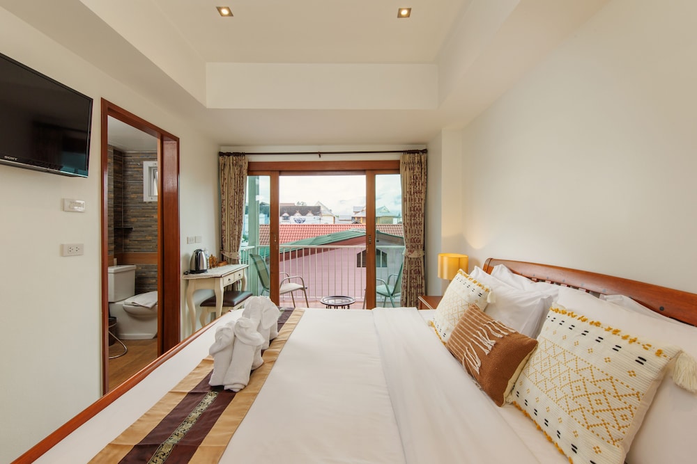 Standard Room, 1 King Bed, Non Smoking, Balcony