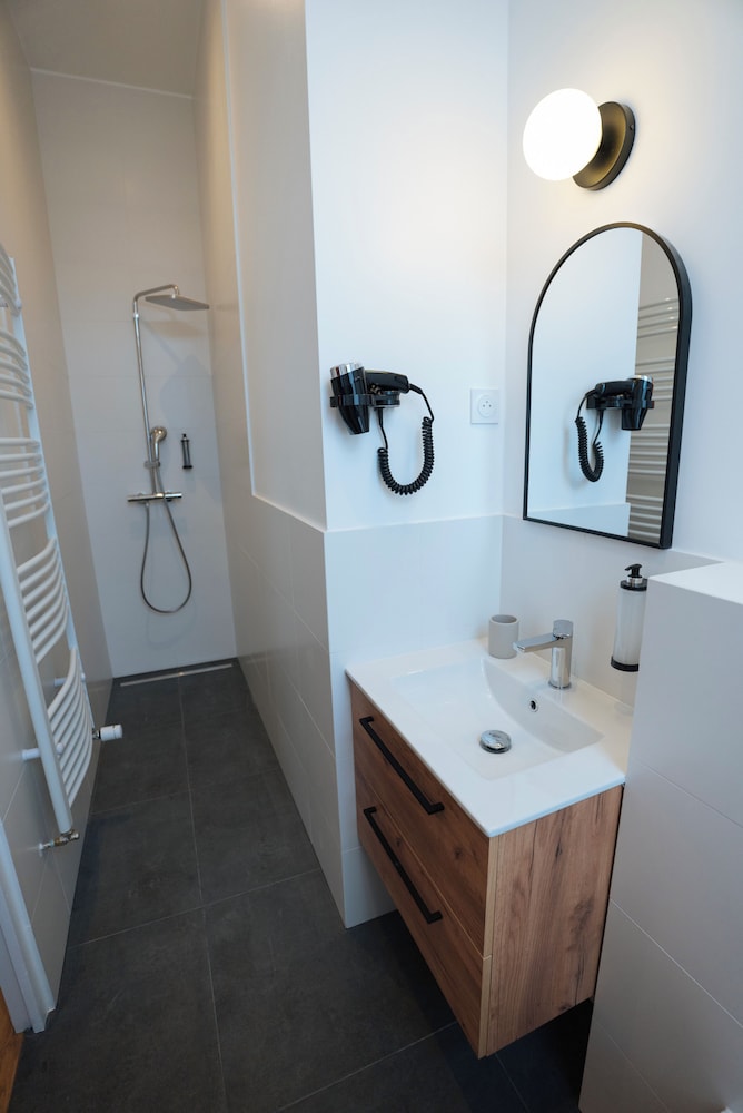 Double or Twin Room - Photo 9