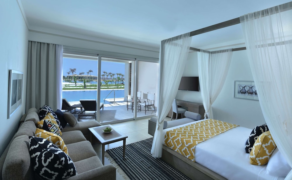 Deluxe Room, 1 Queen Bed (Premium, Swim Up) - Photo 3