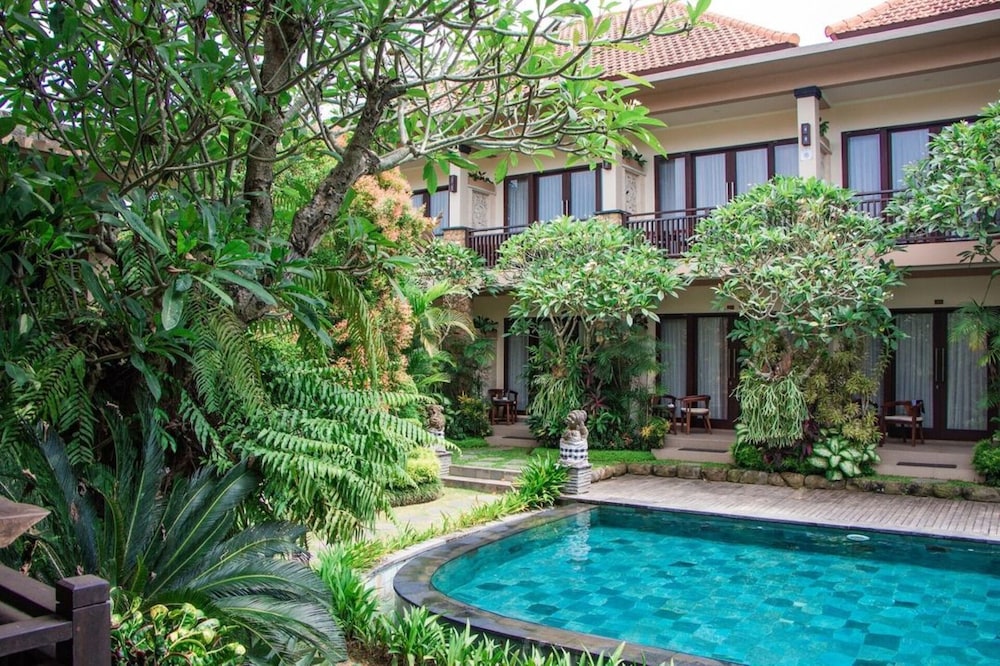 King Suite with Pool View - Photo 9