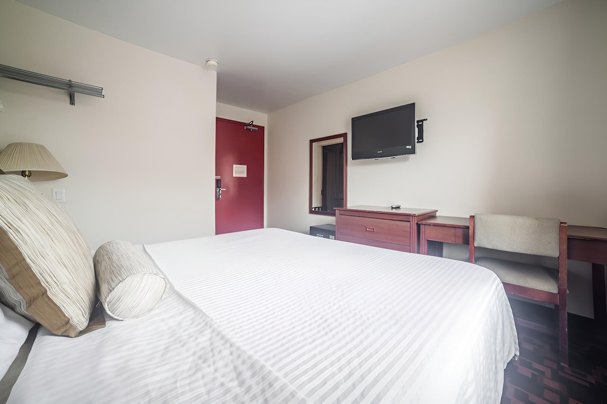 Standard Room, 1 Queen Bed, Non Smoking, Private Bathroom photo 1