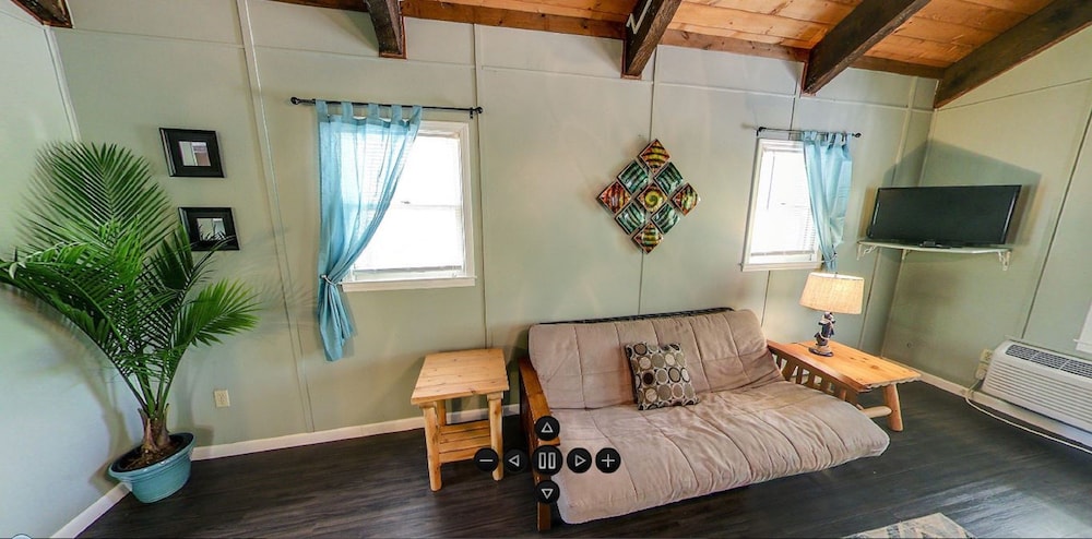 Cabin, 2 Bedrooms, Non Smoking (No Pets, Linens Included) photo 3