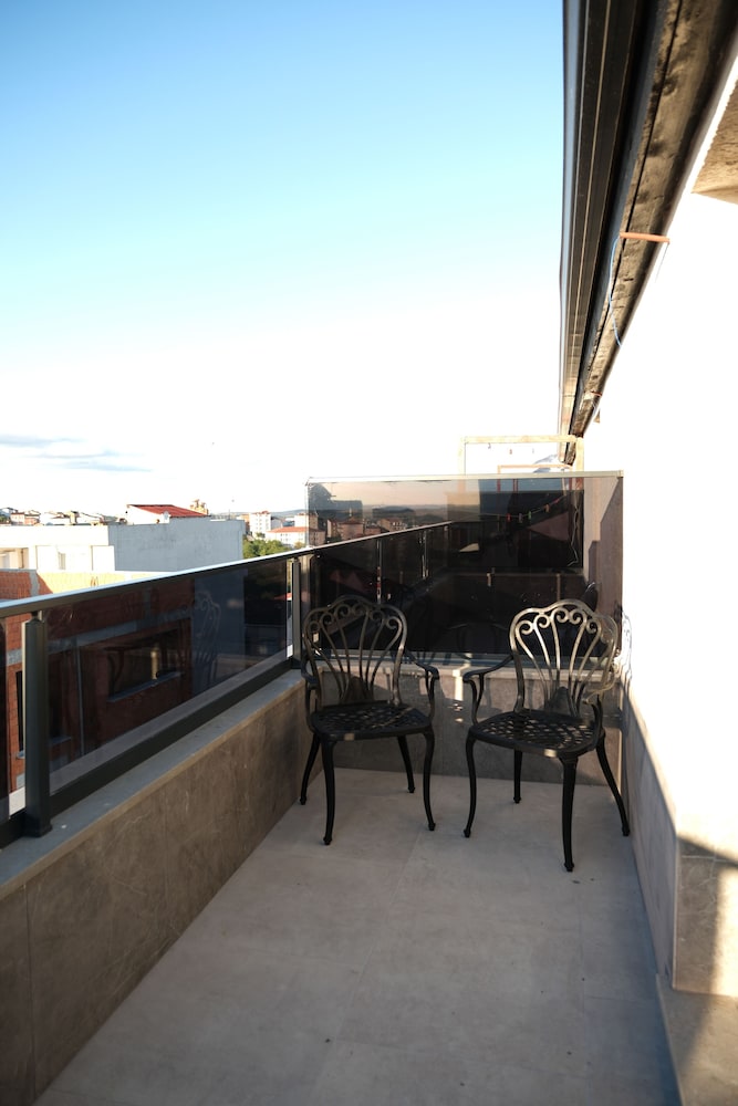 Deluxe Room With Balcony photo 3
