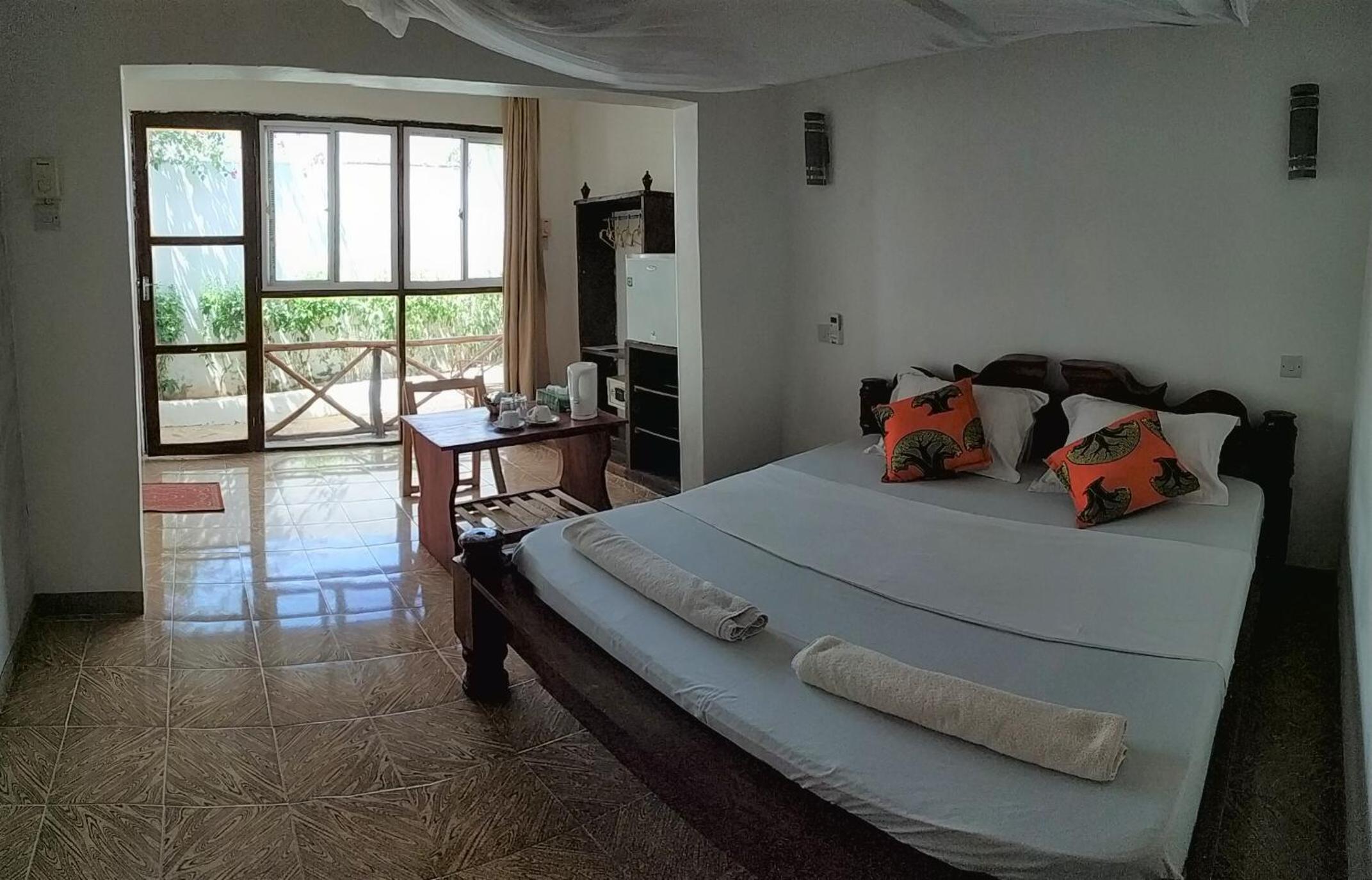 Large Double Room photo 1