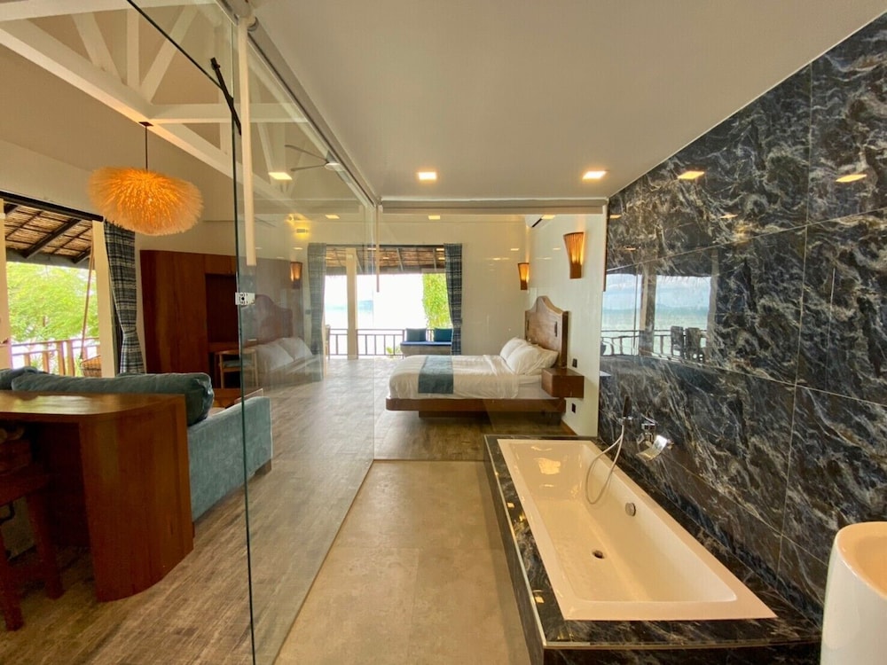 Beachfront 1 bedroom Villa - Photo 5