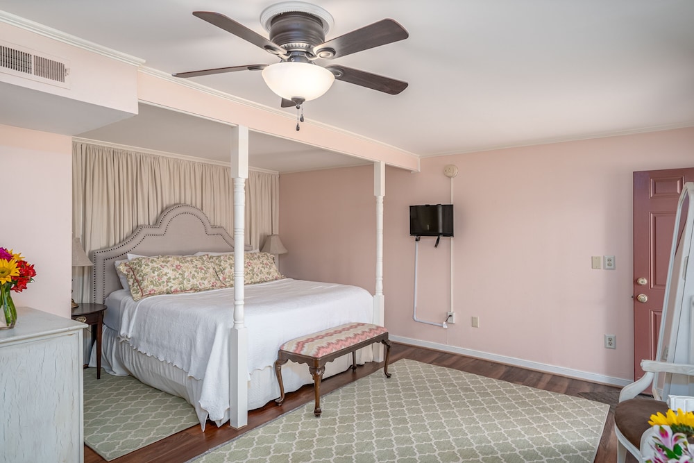 The Dogwood Suite photo 2