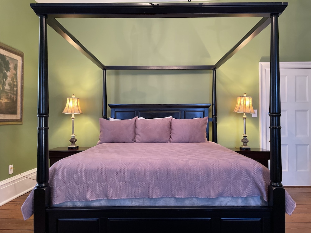 Room, 1 King Bed (403), Stairs Required photo 1