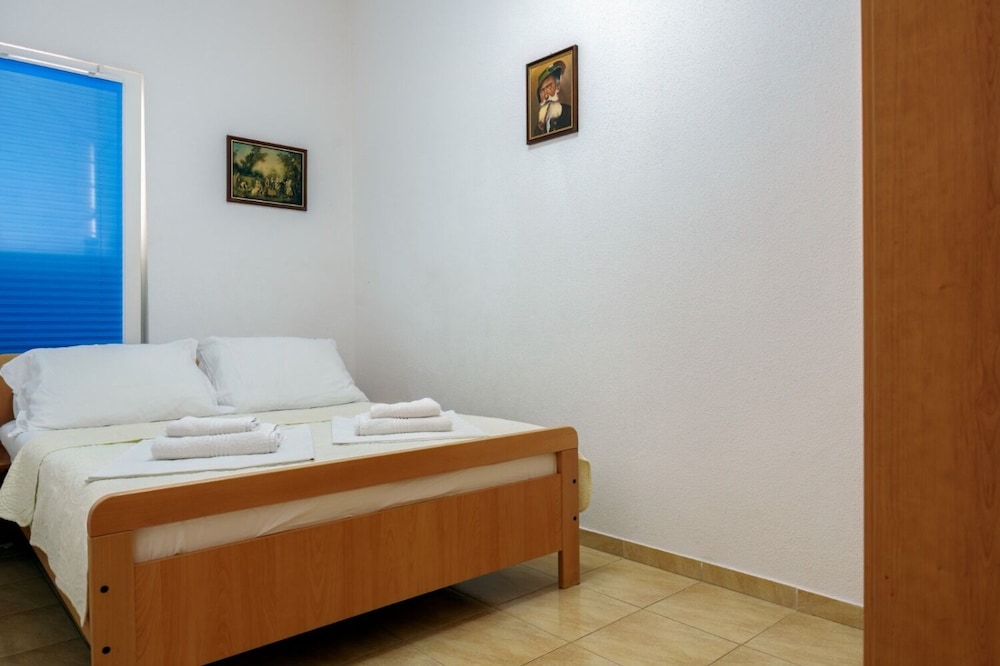 Apartment (Baška - With Parking And Wifi - A4 ()