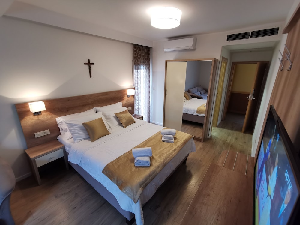 Family Studio Suite, 1 Queen Bed photo 1