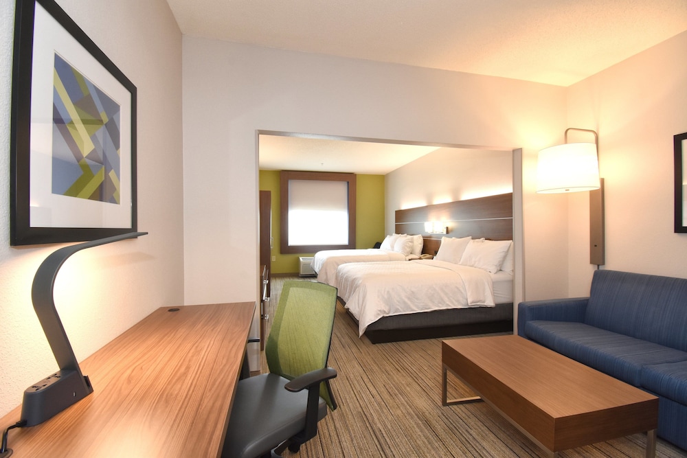 Suite, 2 Queen Beds photo 1