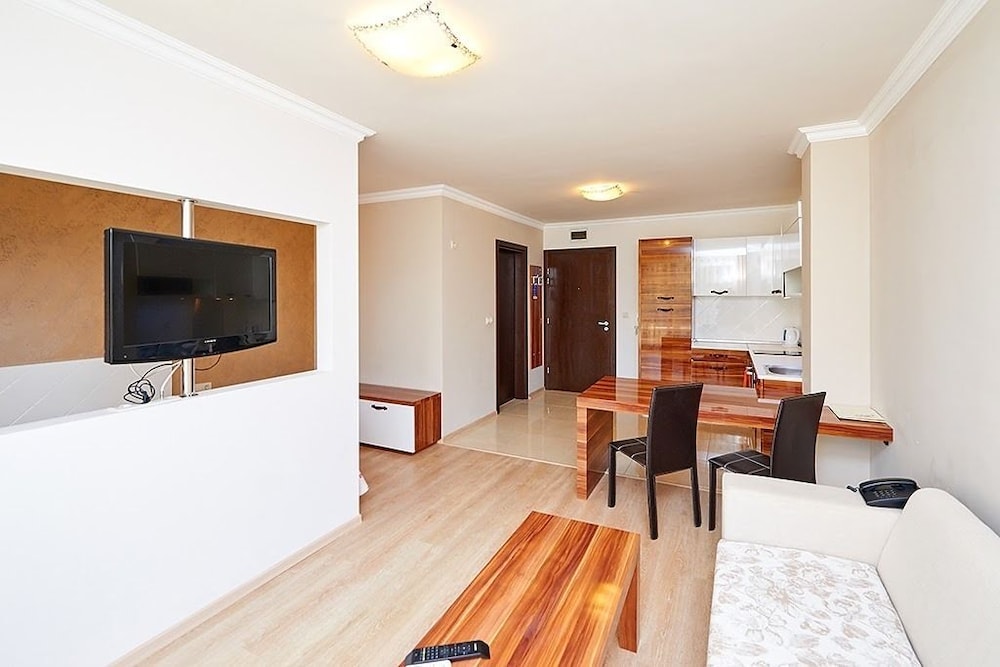 Luxury Studio, 1 Bedroom, Park View, Garden Area photo 1