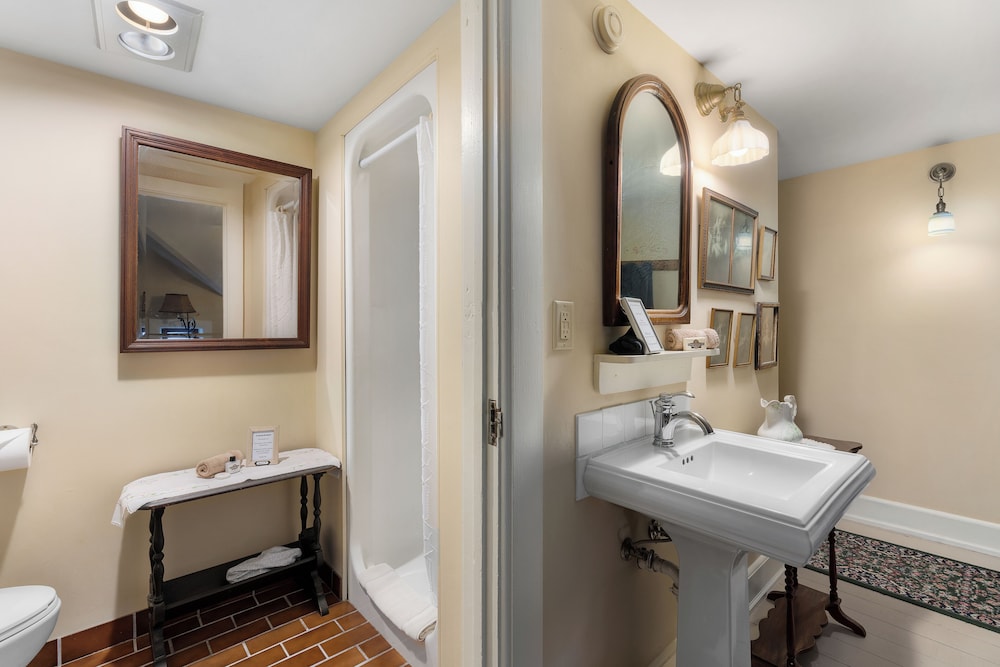 Deluxe Double Room, Private Bathroom (Room 8) photo 2