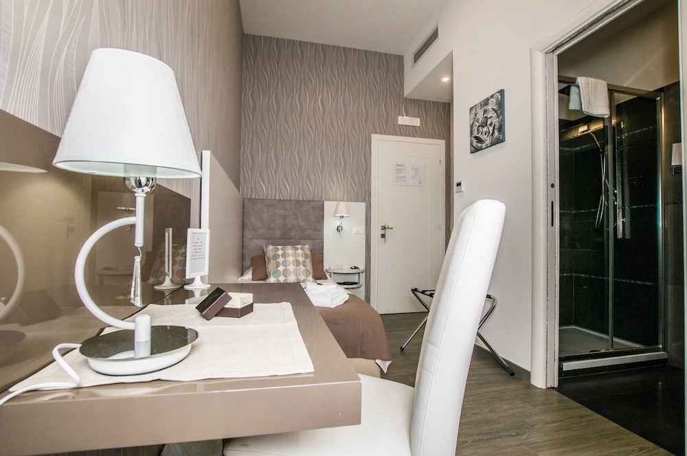 Deluxe Single Room, 1 Twin Bed photo 2