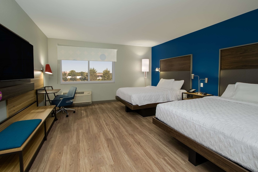 Room, 2 Queen Beds, Accessible (Hearing) - Photo 1
