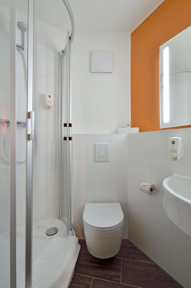 Quadruple Room thumbnail 6