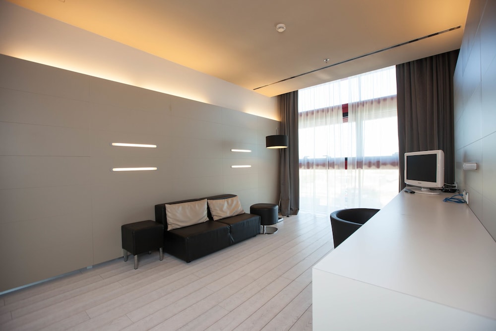 Family Suite, Multiple Beds, Non Smoking - Photo 10