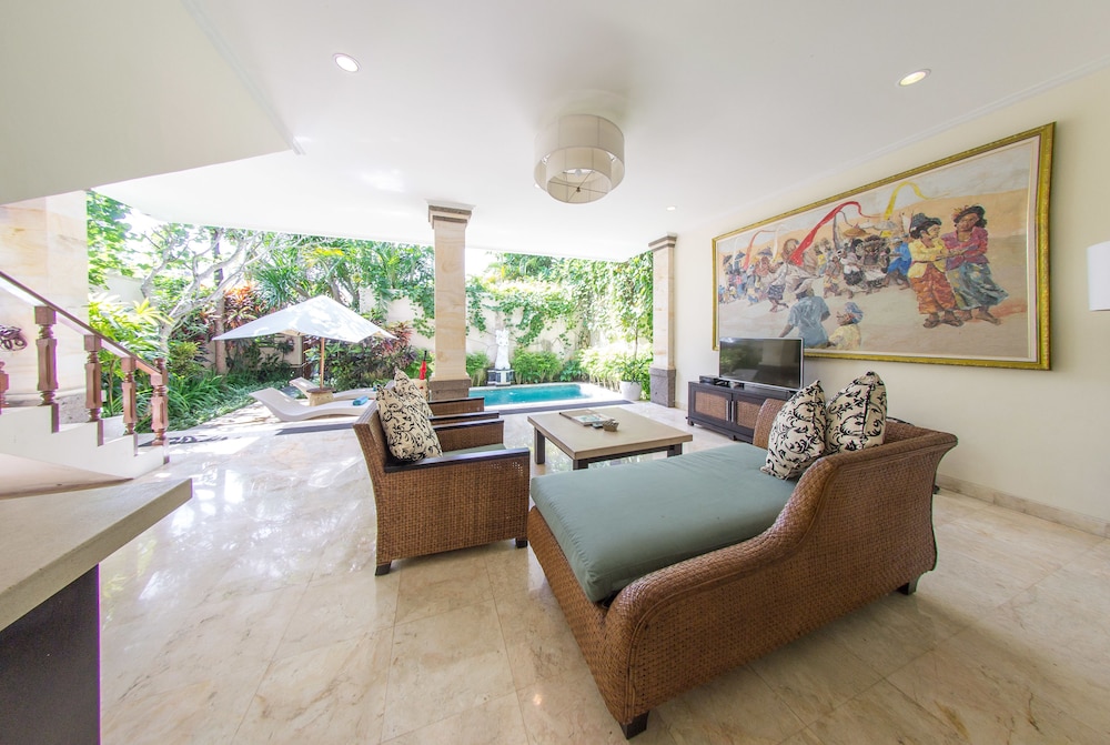 4 Bedroom Villa with Private Pool photo 3
