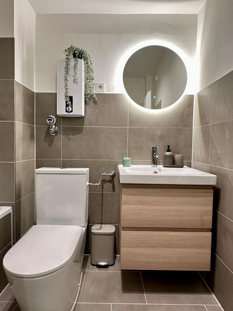 Signature Apartment, Private Bathroom - Photo 6