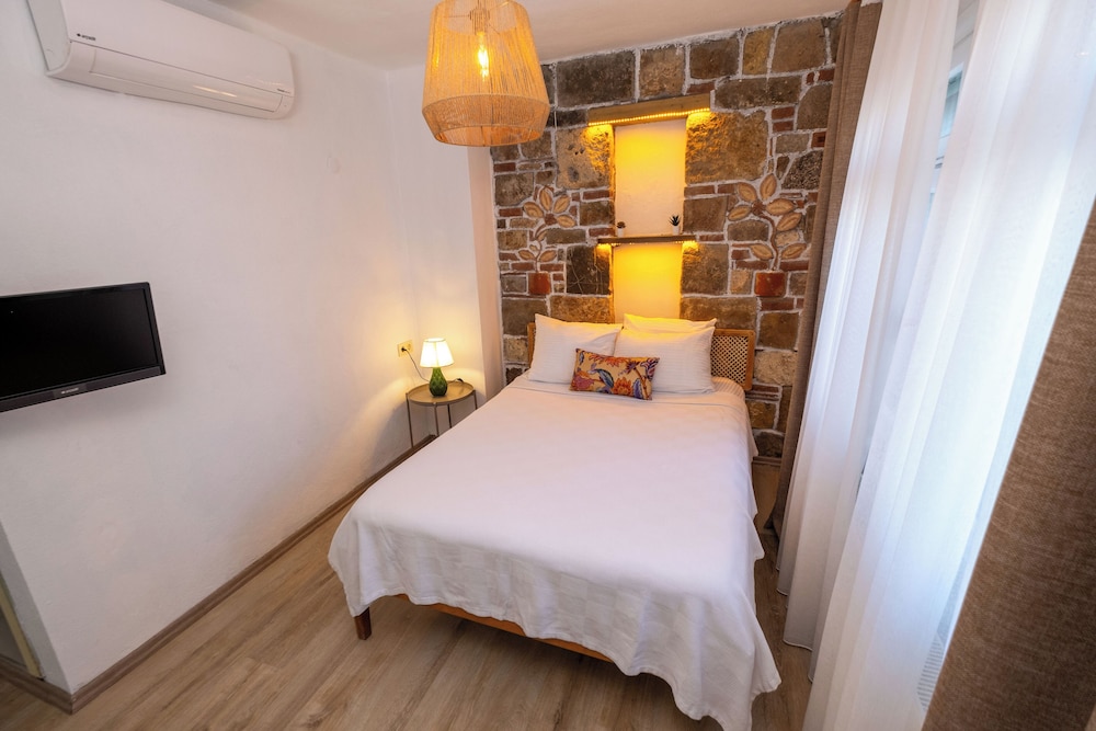 Double Room, 1 Queen Bed (Annex Building - Ground Floor) photo 2
