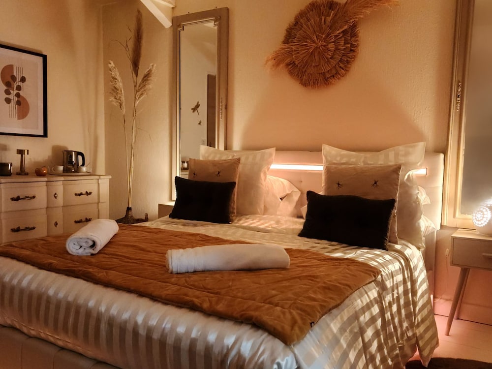 Deluxe Double Room, Multiple Beds, Non Smoking, Garden View