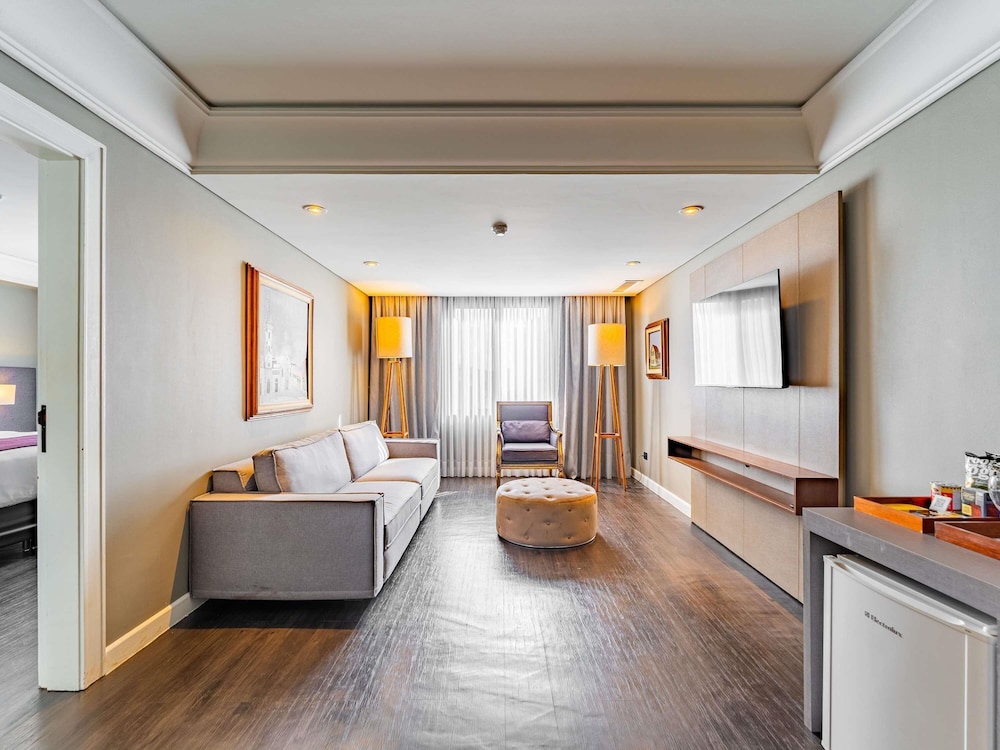 Luxury Suite, 1 King Bed, Bathtub - Photo 8