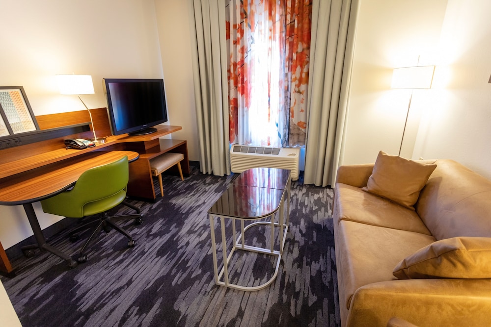Suite, 1 Bedroom (Mobility Accessible, Tub) - Photo 1
