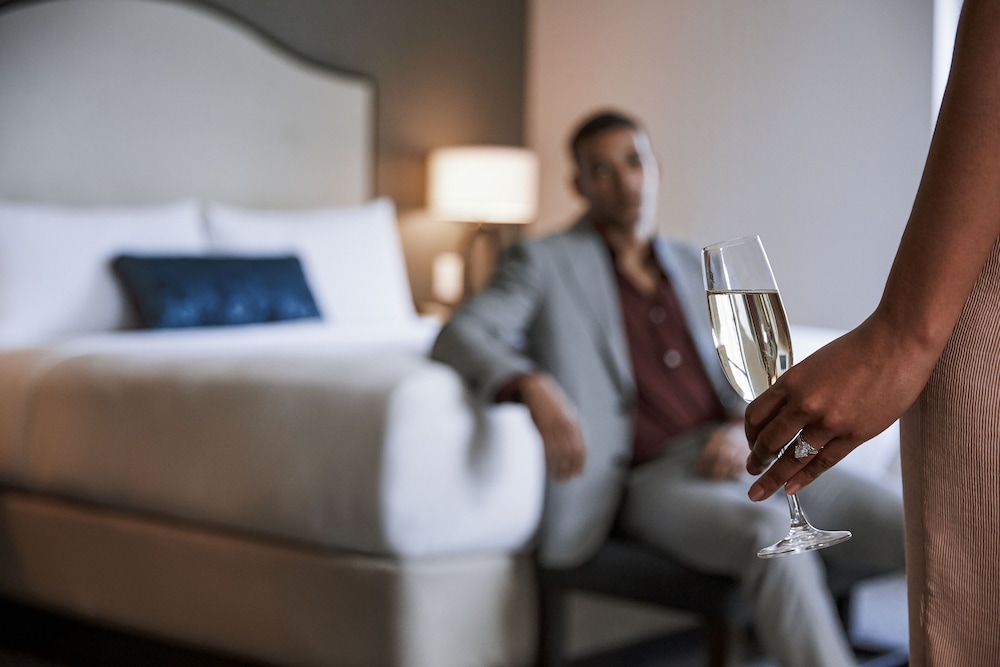 Classic Room, 1 King Bed, Mobility Accessible, Tower (Accessible Tub, Executive Tower)