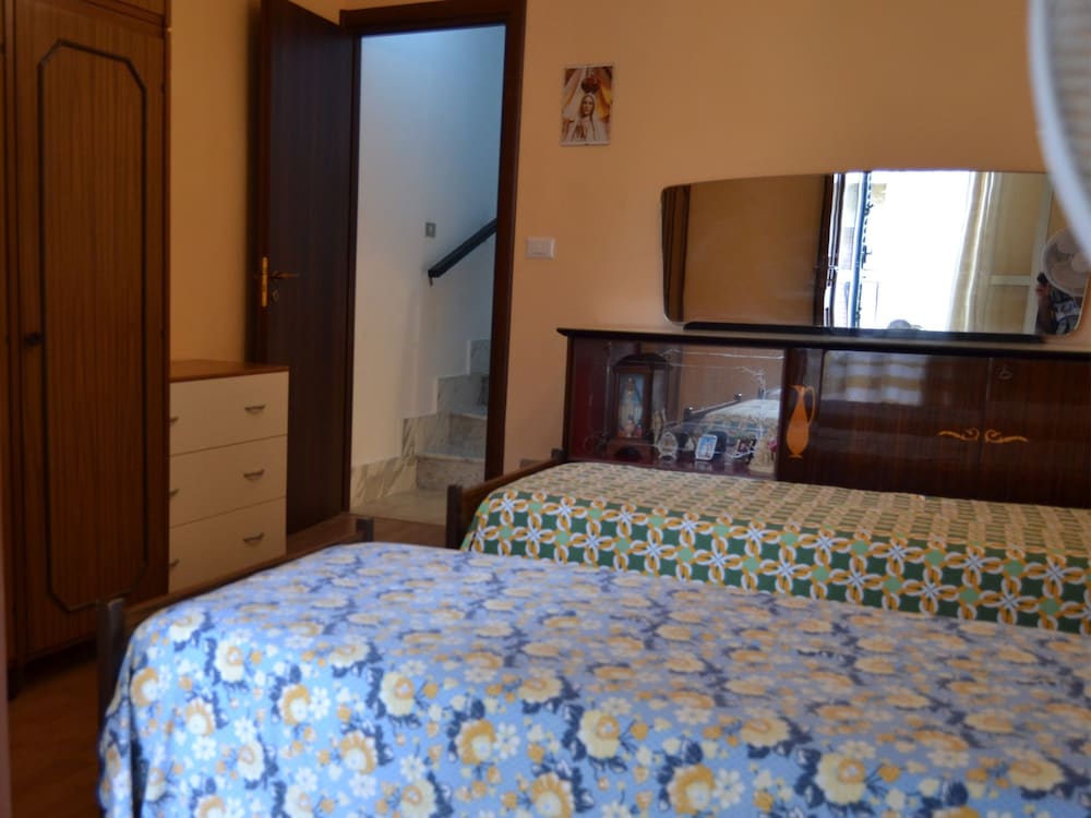 Basic House, 2 Bedrooms photo 1