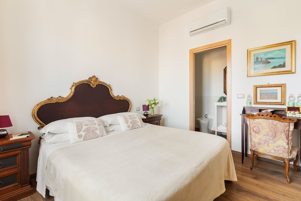 Deluxe Double Room, Multiple Beds, Private Bathroom, Sea View (La Doree) photo 2