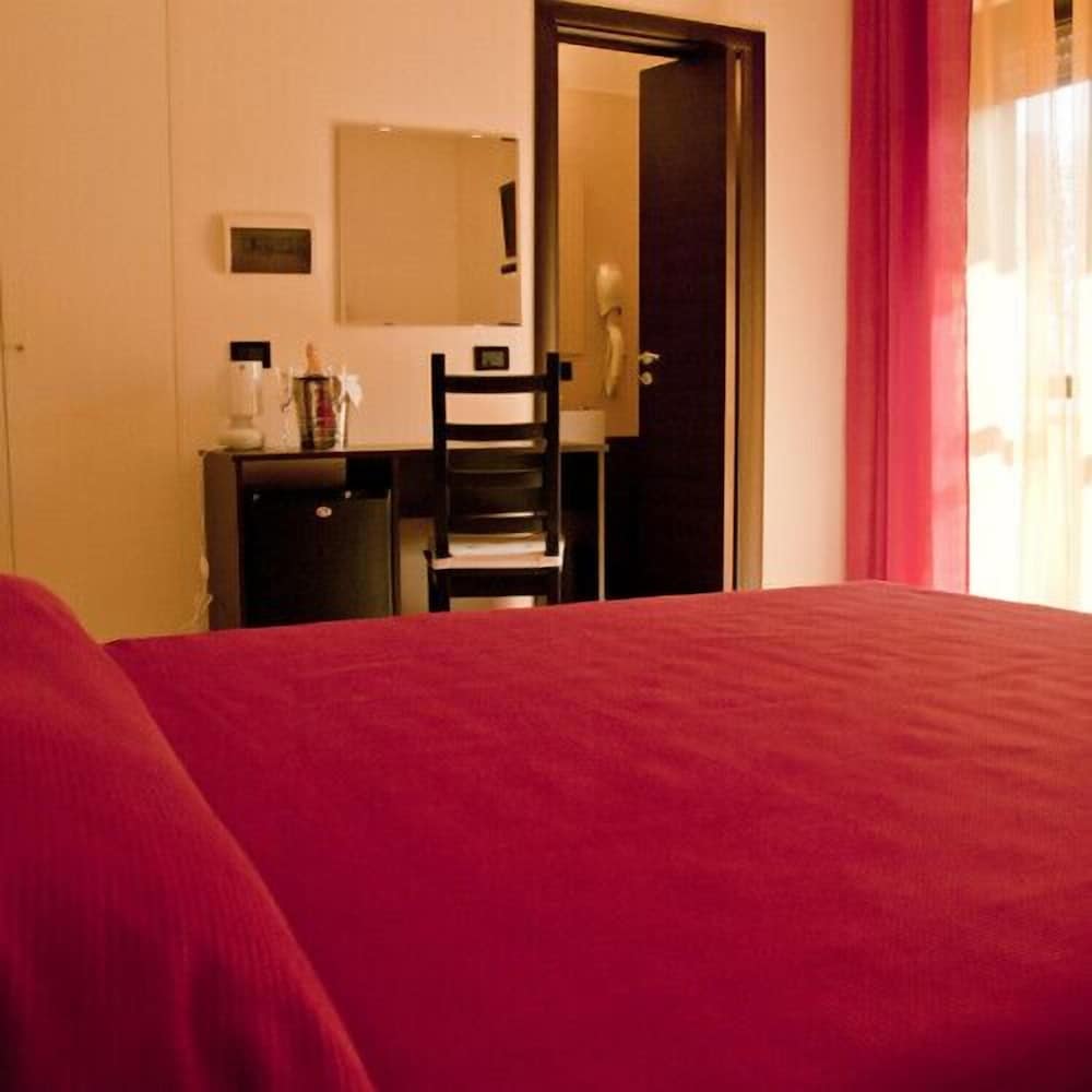 Standard Double Room photo 3