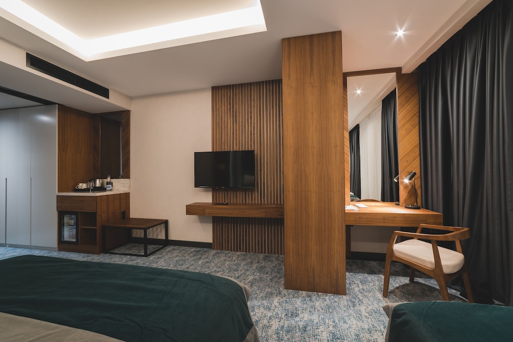 Family Triple Room, 1 Bedroom, City View photo 3
