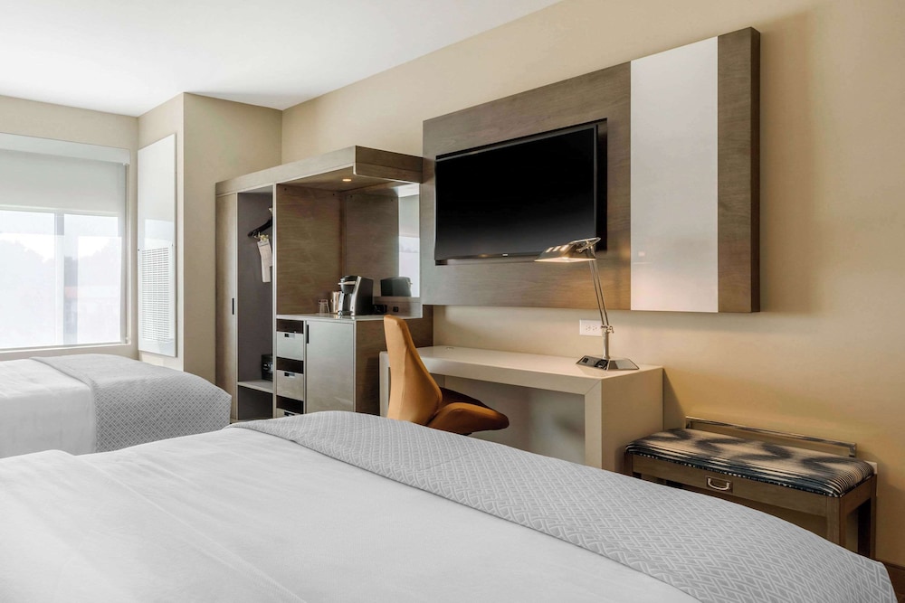 Double Room, 2 Queen Beds, Non Smoking - Photo 4