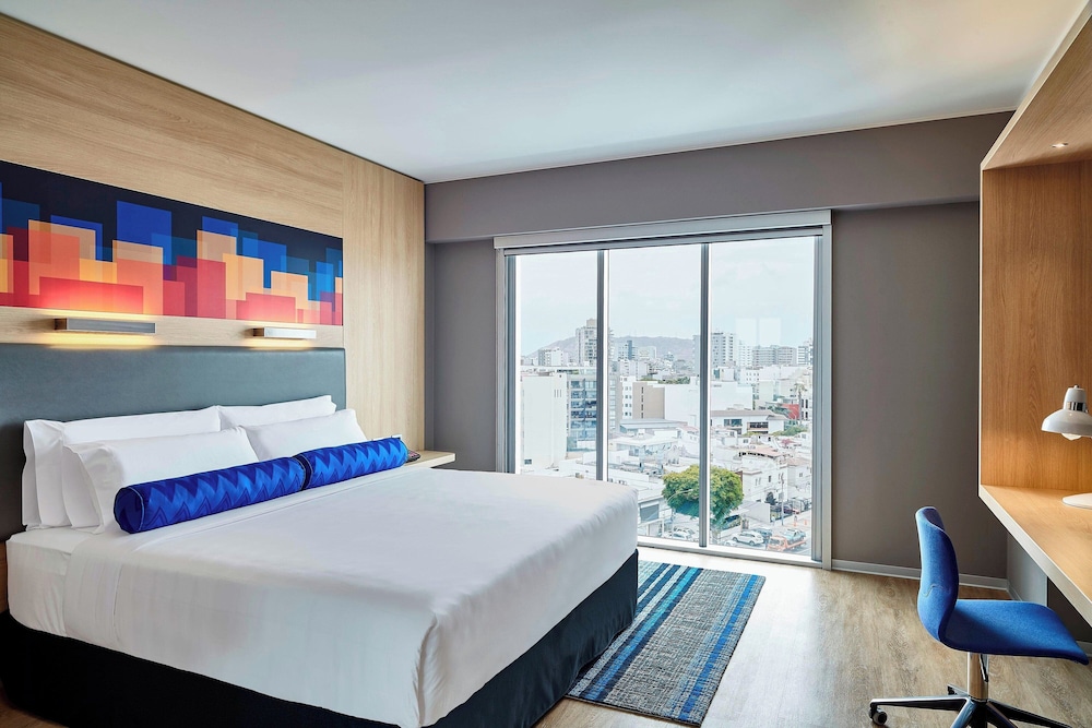 Grand Room, 1 King Bed photo 3
